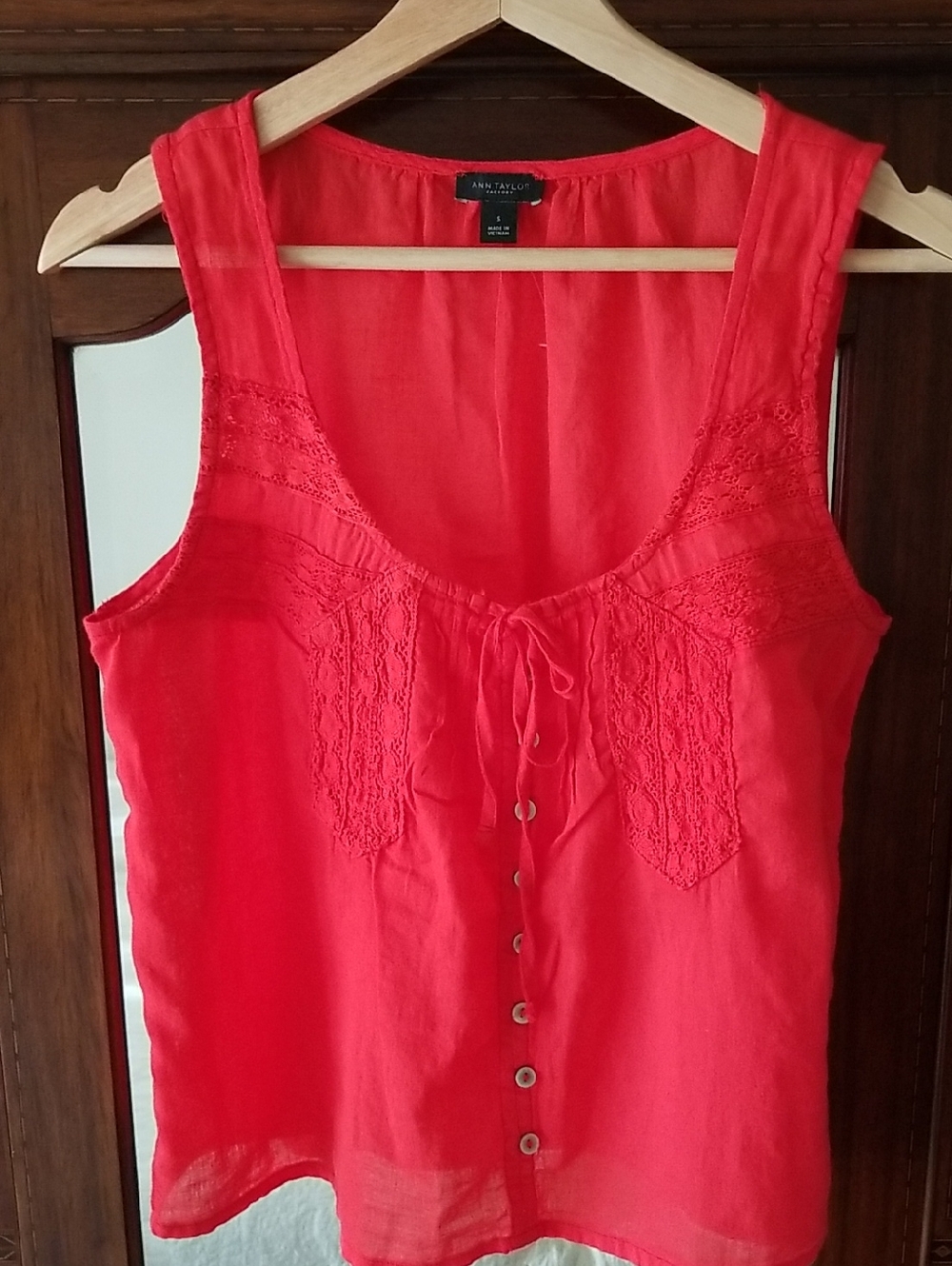 Ann Taylor Coral-Red Lace Trim Button-Front Sleeveless Camisole